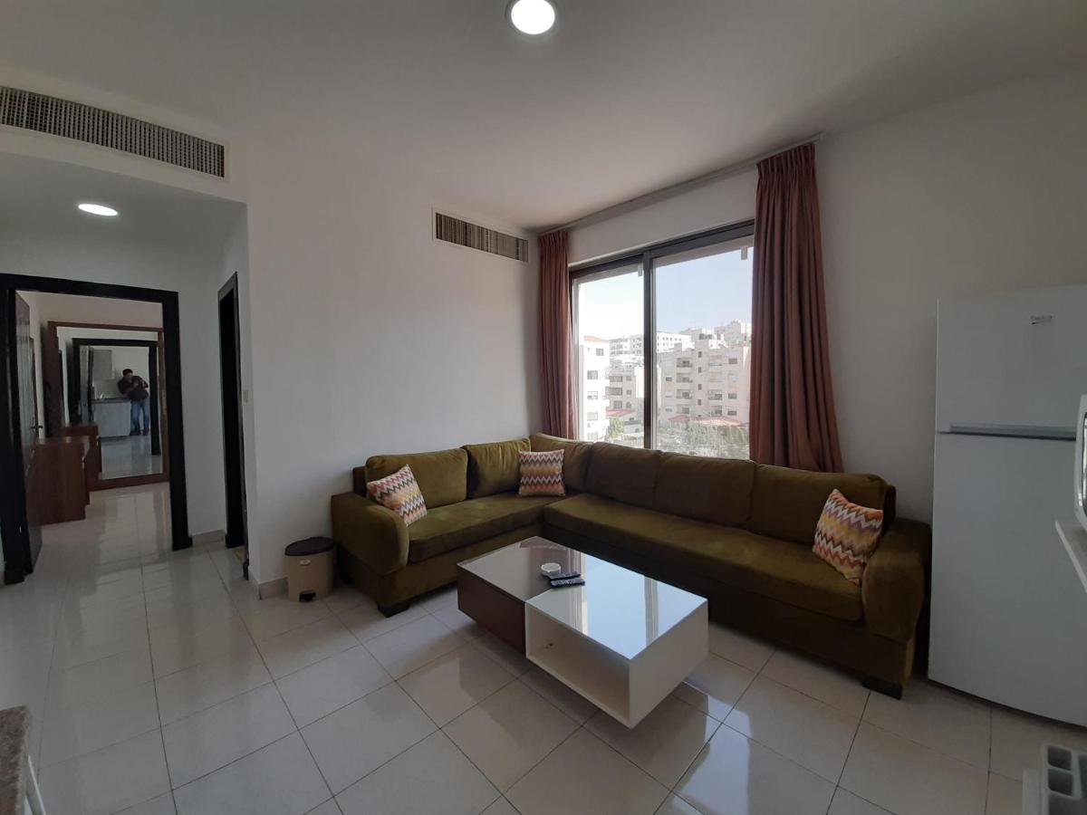 Furnished Apartments Near Mcdonald'S Al-Madina Al-Monawara St Amman Luaran gambar