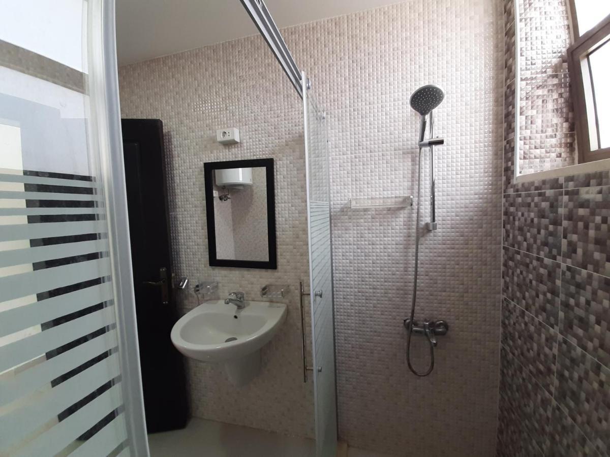 Furnished Apartments Near Mcdonald'S Al-Madina Al-Monawara St Amman Luaran gambar
