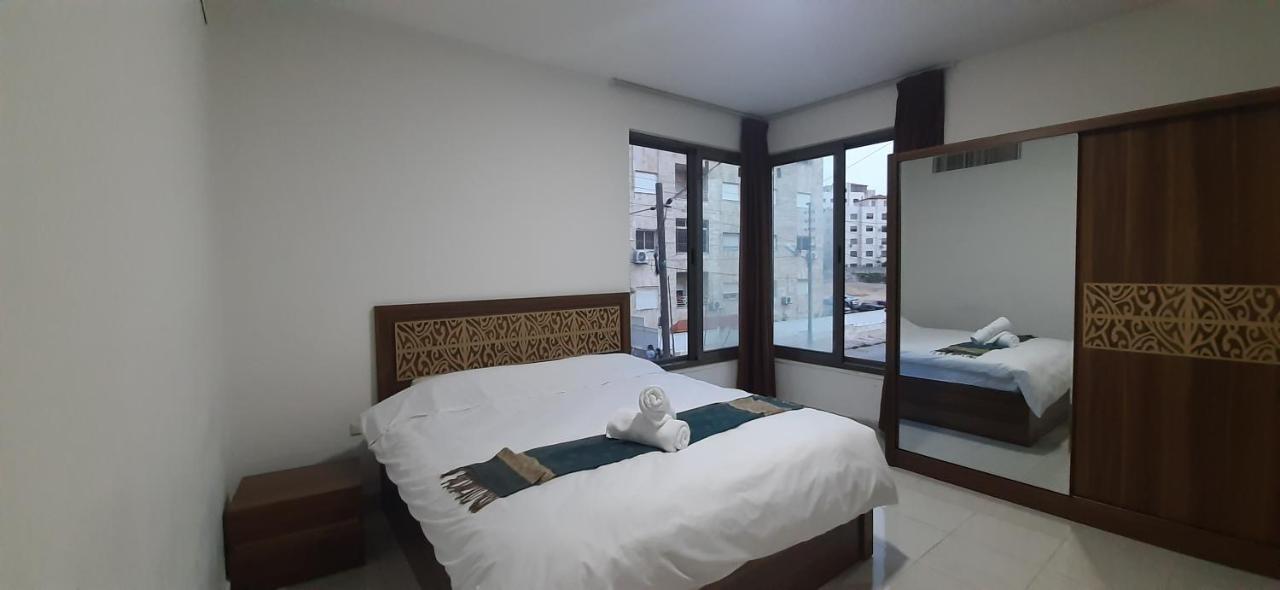Furnished Apartments Near Mcdonald'S Al-Madina Al-Monawara St Amman Luaran gambar