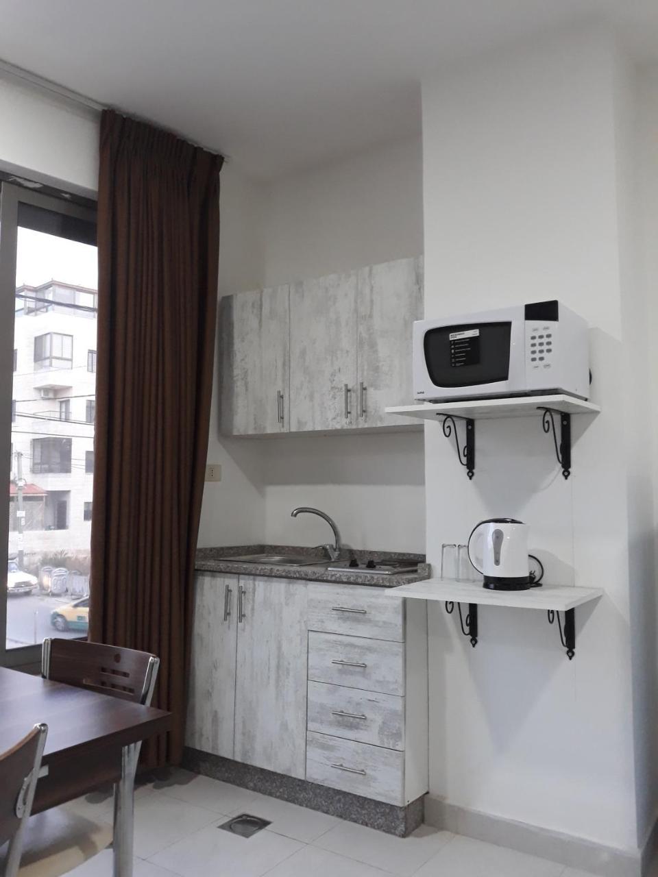 Furnished Apartments Near Mcdonald'S Al-Madina Al-Monawara St Amman Luaran gambar