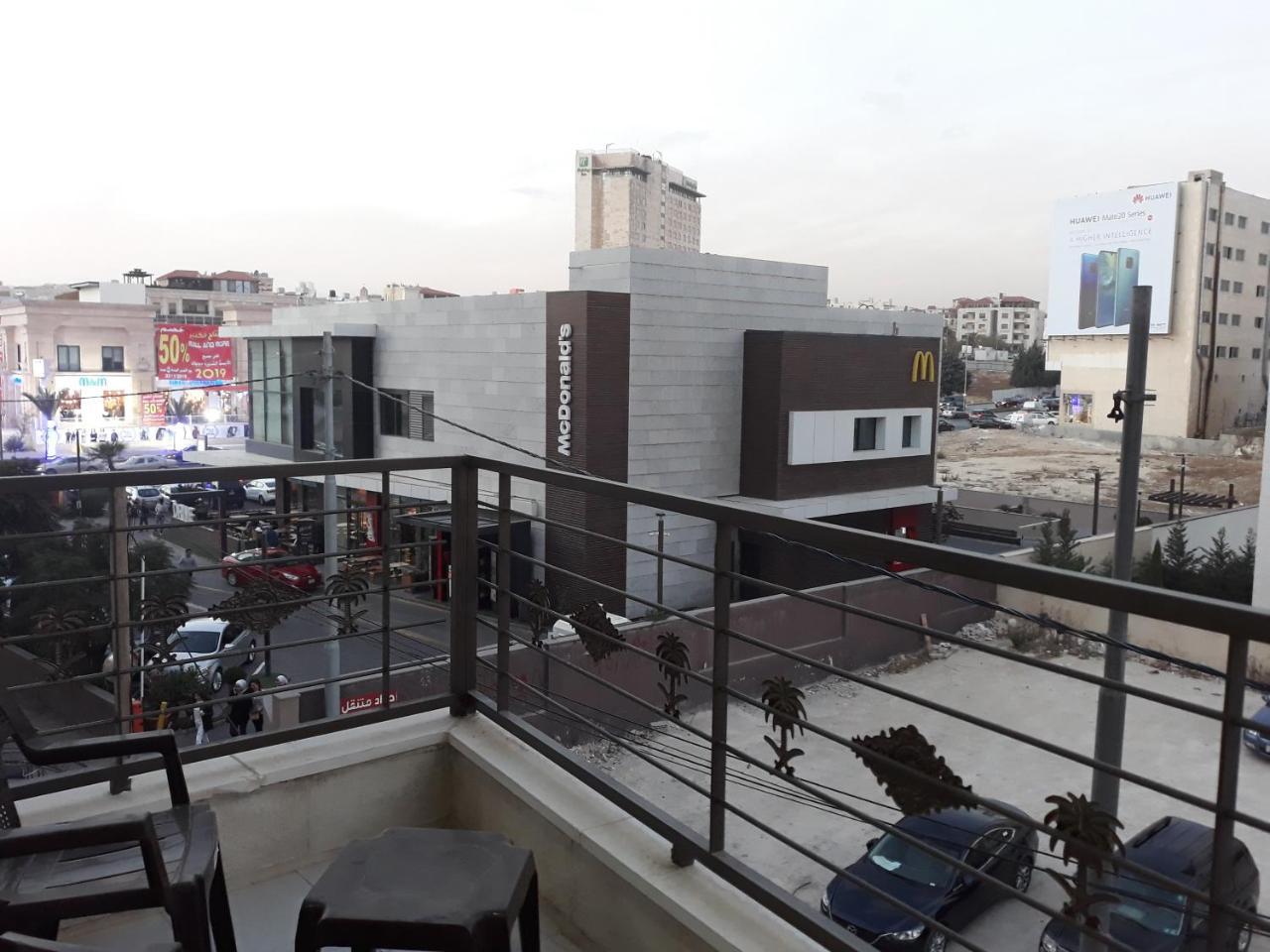 Furnished Apartments Near Mcdonald'S Al-Madina Al-Monawara St Amman Luaran gambar